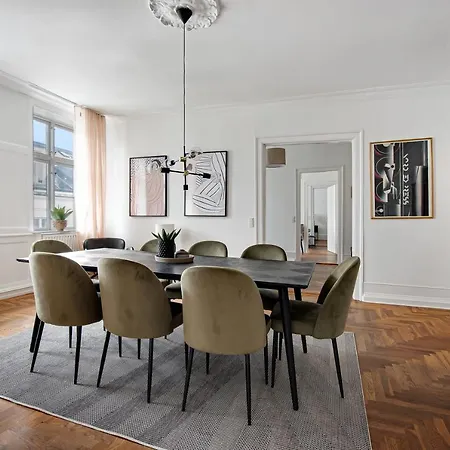 Sanders Square - Spacious Six-bedroom Near Amalienborg * Copenhagen