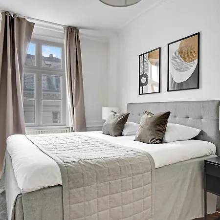 Sanders Square - Spacious Six-bedroom Near Amalienborg Apartment Copenhagen