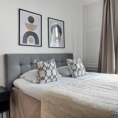 Sanders Square - Spacious Six-bedroom Near Amalienborg Apartment Copenhagen