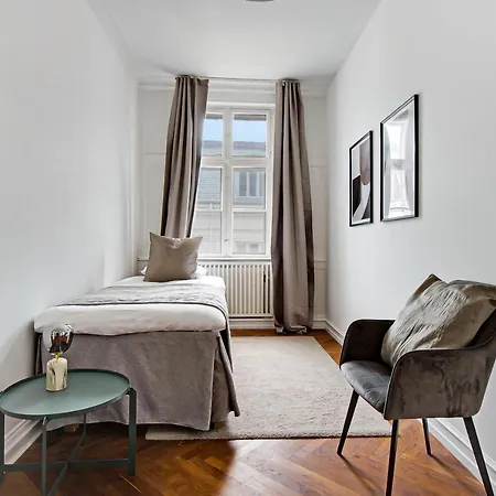 Sanders Square - Spacious Six-bedroom Near Amalienborg