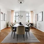 Appartement Square - Spacious 6-bdr Near Nyhavn *