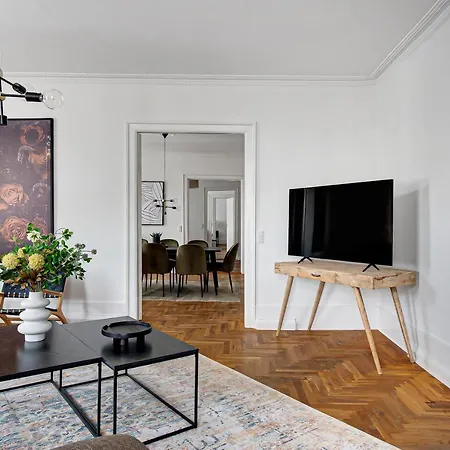 Апартаменты Square - Spacious 6-bdr Near Nyhavn Копенгаген