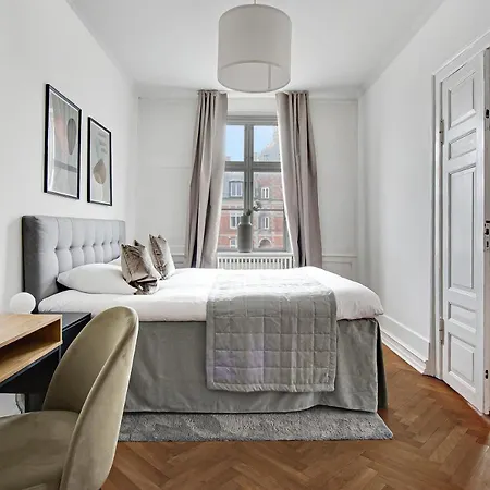 Sanders Square - Spacious 6-bdr Near Nyhavn