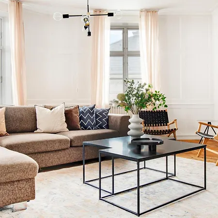 Sanders Square - Spacious Six-bedroom Near Amalienborg Apartment