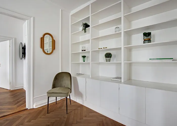 Square - Spacious 6-bdr Near Nyhavn Lejlighed