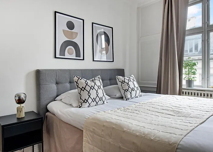 Square - Spacious 6-bdr Near Nyhavn Apartment Kopenhagen