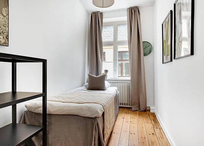 Square - Spacious 6-bdr Near Nyhavn Lägenhet