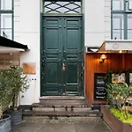 Square - Spacious 6-bdr Near Nyhavn *